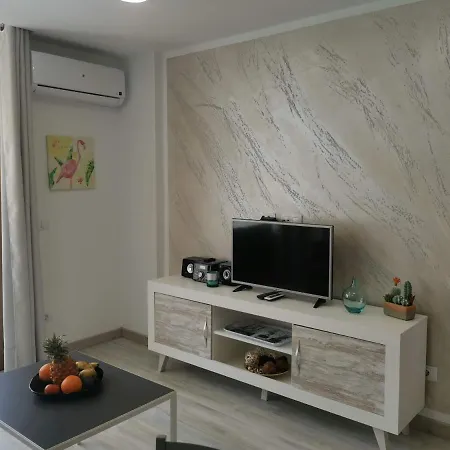 Sunny Cactus Garden 150m From Beach, Fast Fiber Wifi Apartment