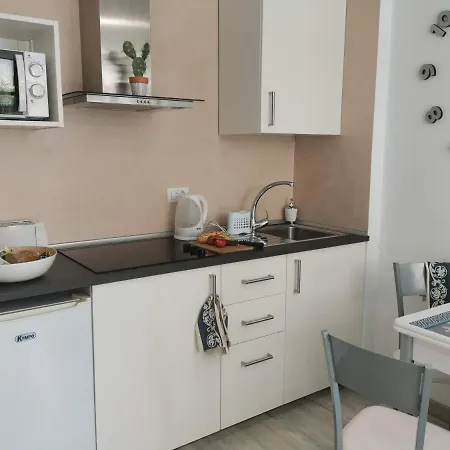 Sunny Cactus Garden 150m From Beach, Fast Fiber Wifi *
